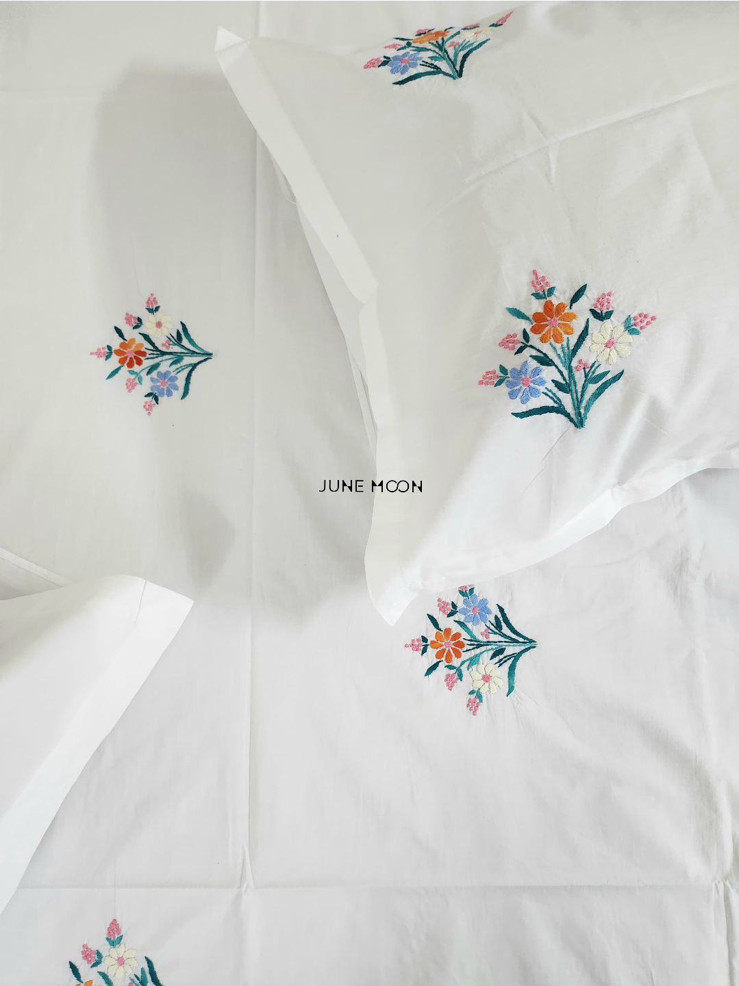 Daisy - Embroidered Bedsheet Set