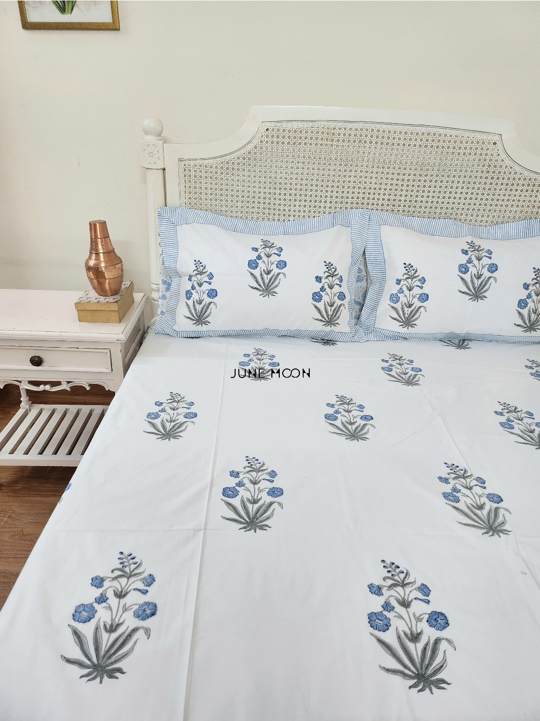 Falak - Set of Quilt & Bedsheet