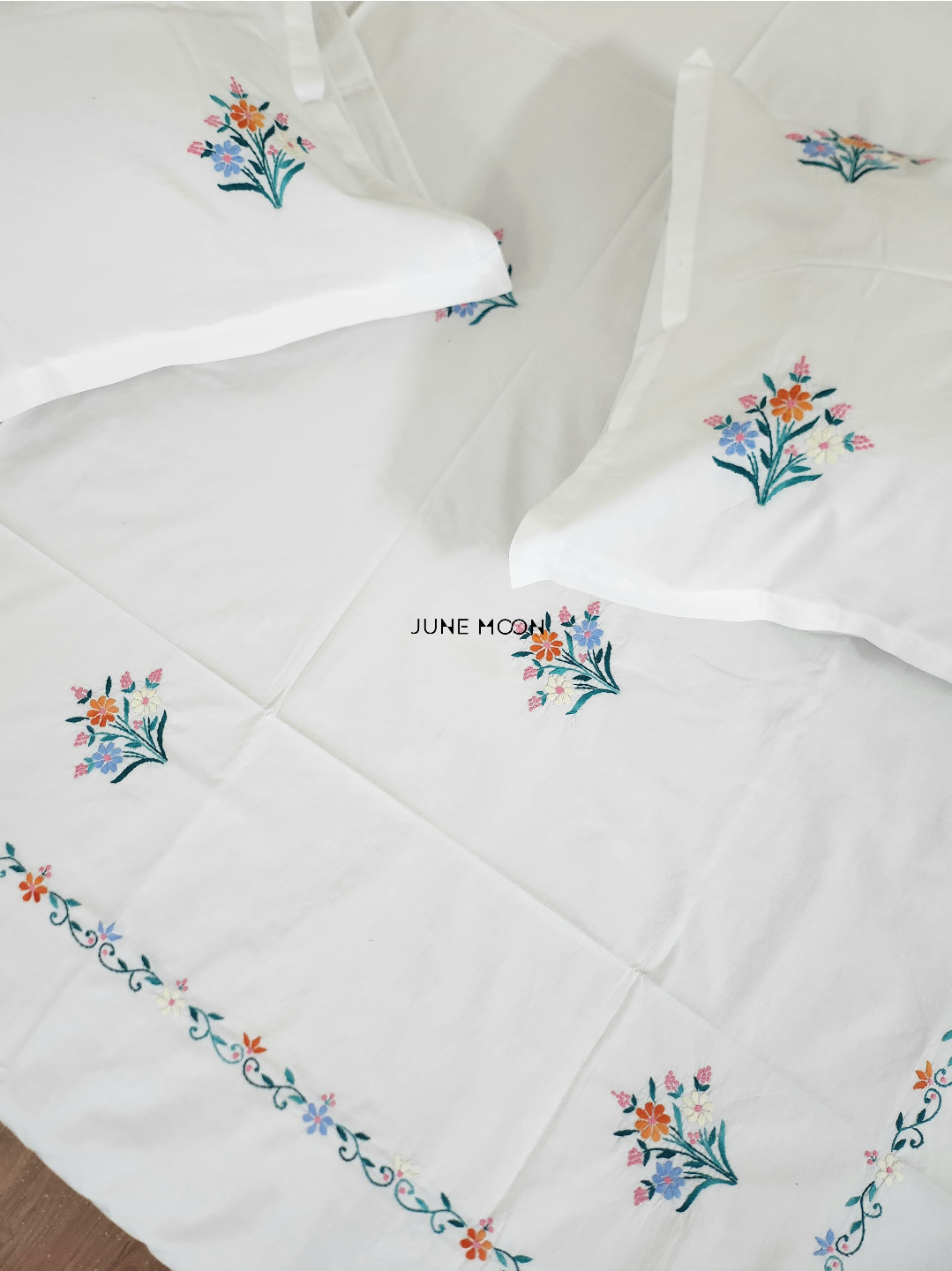 Daisy - Embroidered Bedsheet Set