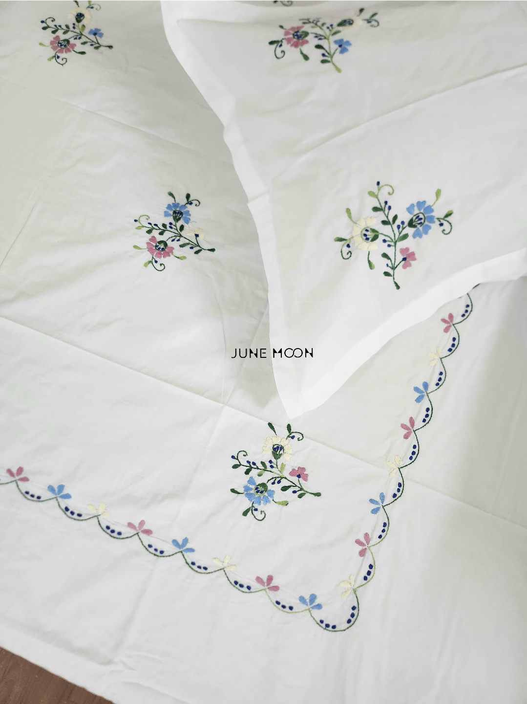 Adele - Embroidered Bedsheet Set
