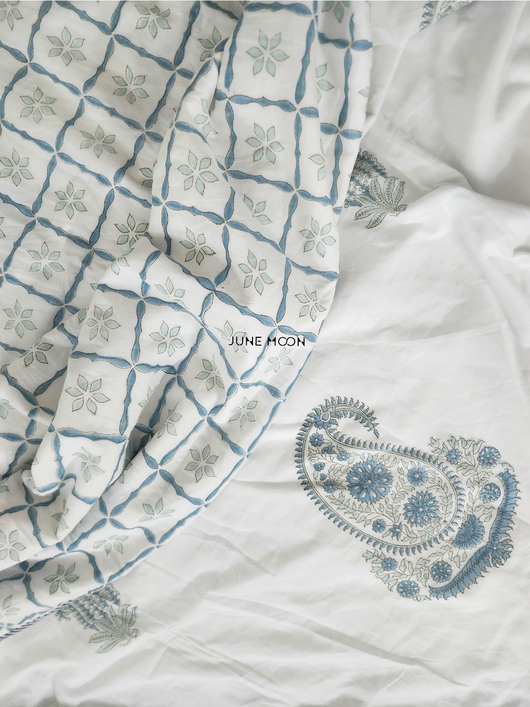 Midnight In Milan - Set of Dohar & Bedsheet