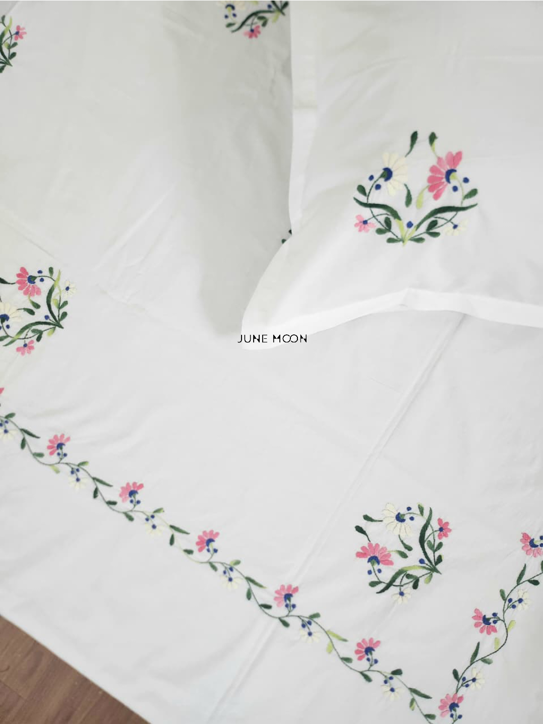 Stella - Embroidered Bedsheet Set