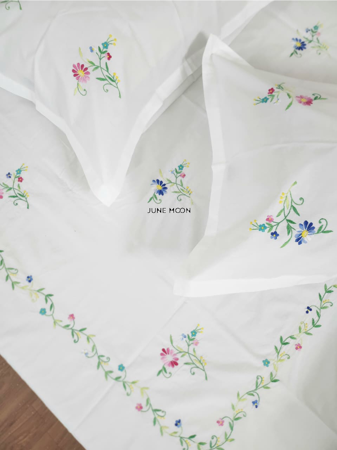 Julia - Embroidered Bedsheet Set