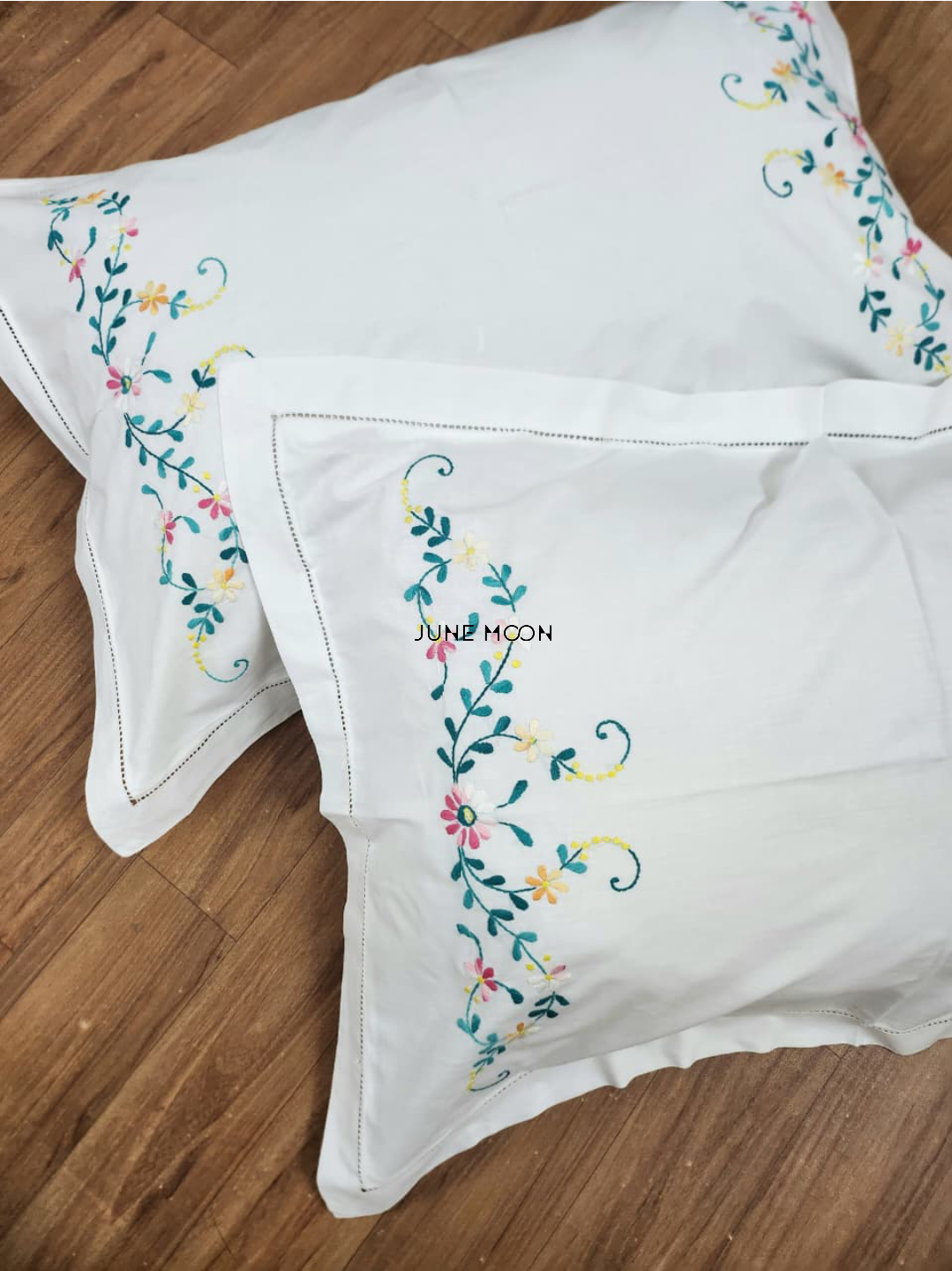 Bella - Set Of 2 Embroidered Pillow Cases