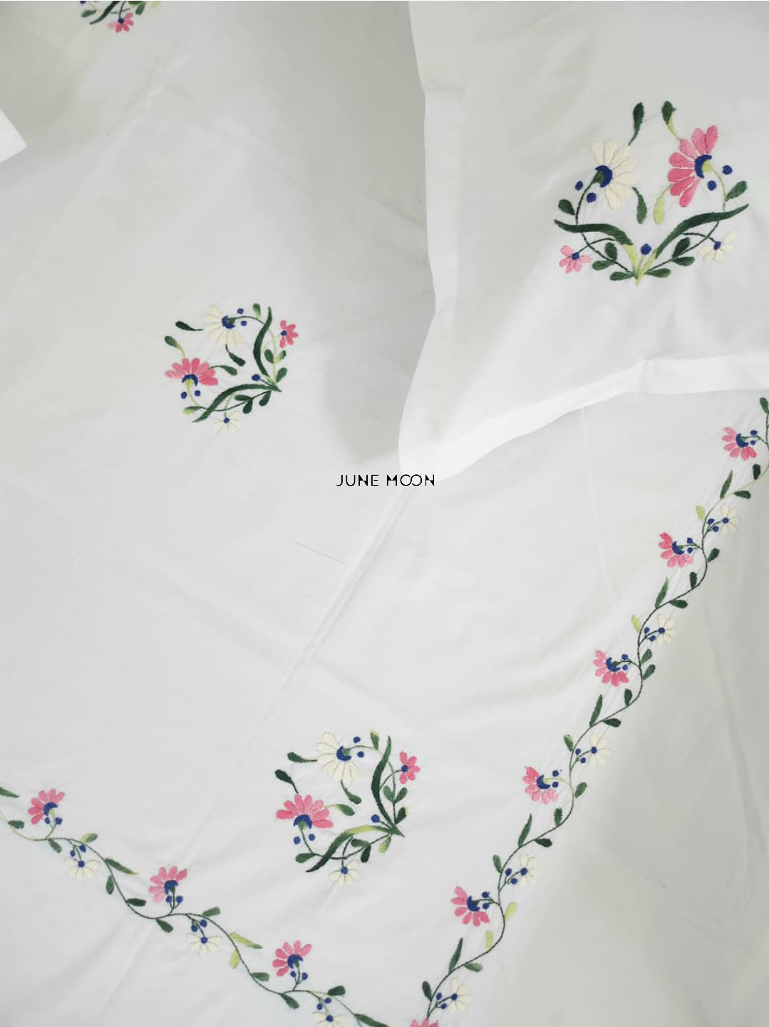 Stella - Embroidered Bedsheet Set