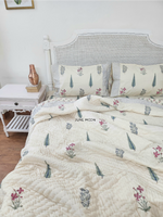 Load image into Gallery viewer, Woodsy Wishes - Block Printed Muslin Quilt (Cream Base)