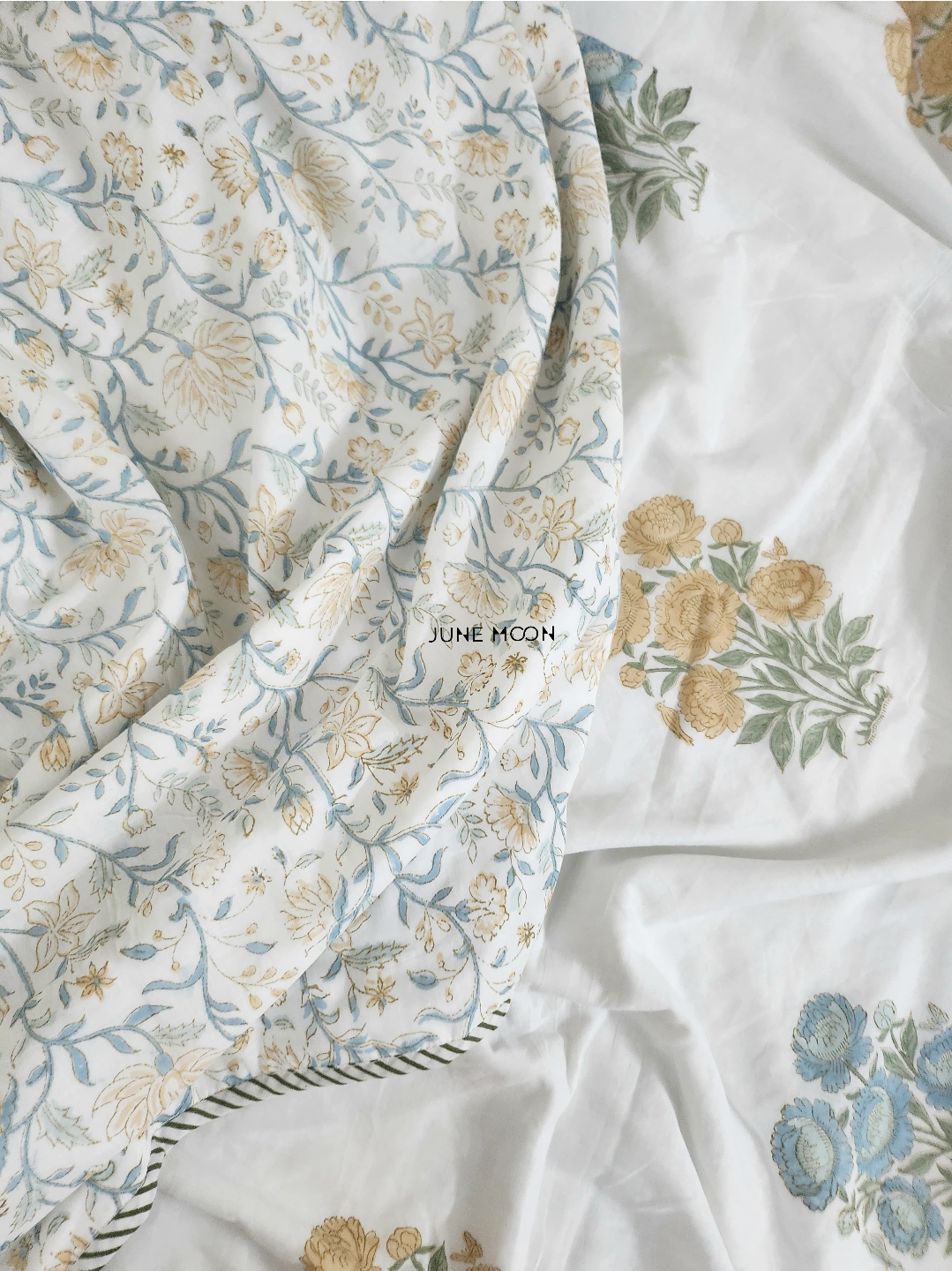 Vintage Whisper - Set of Dohar & Bedsheet