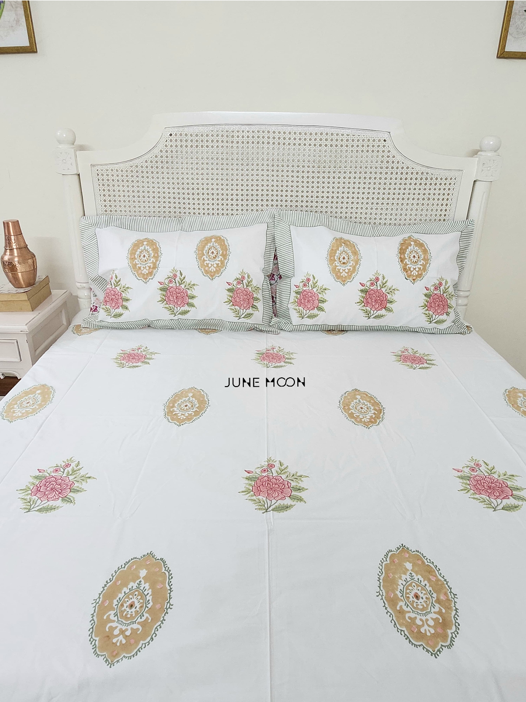 Gulab Mahal - Set of Quilt & Bedsheet