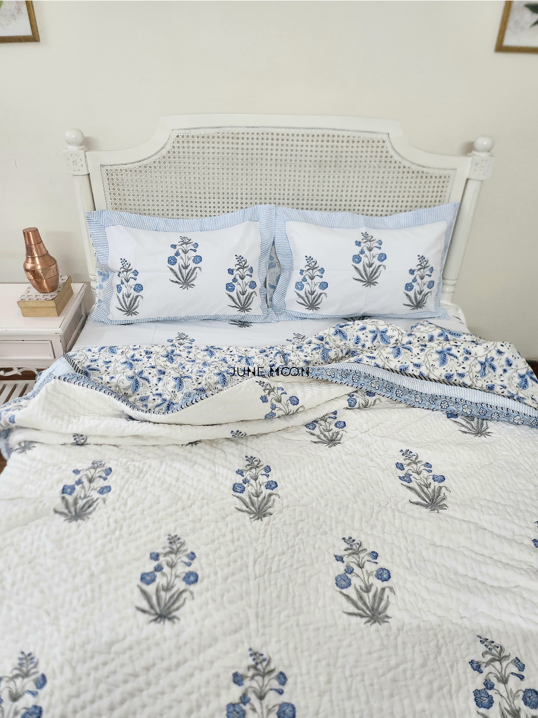 Falak - Set of Quilt & Bedsheet