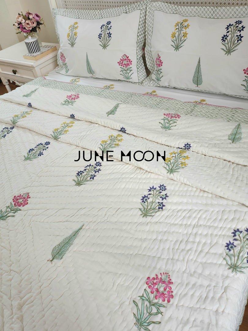 Visions of Eden - Set of Quilt & Bedsheet