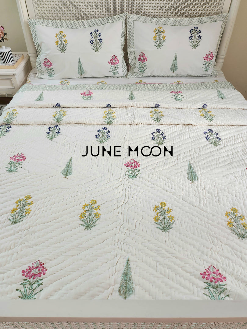 Visions of Eden - Set of Quilt & Bedsheet