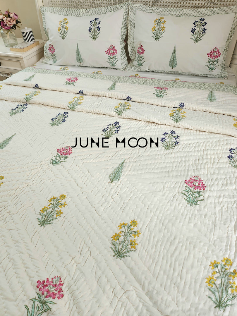 Visions of Eden - Set of Quilt & Bedsheet