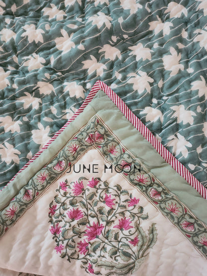Nazaakat - Set of Quilt &amp; Bedsheet