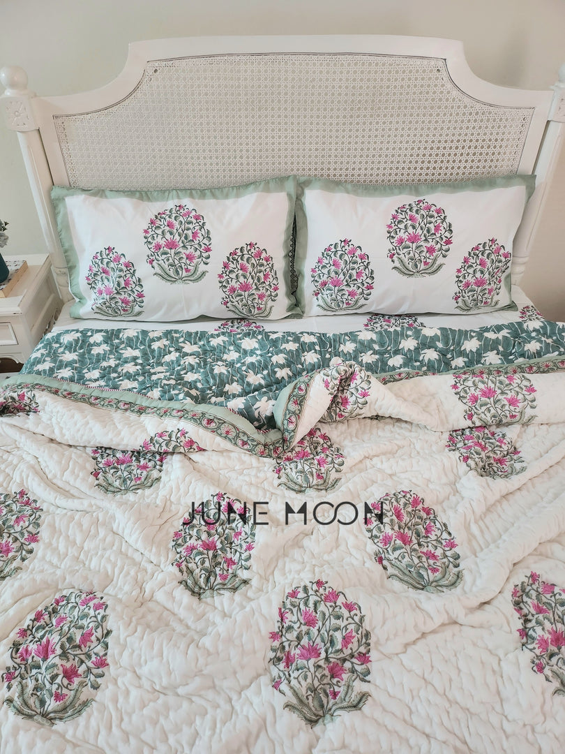 Nazaakat - Set of Quilt & Bedsheet