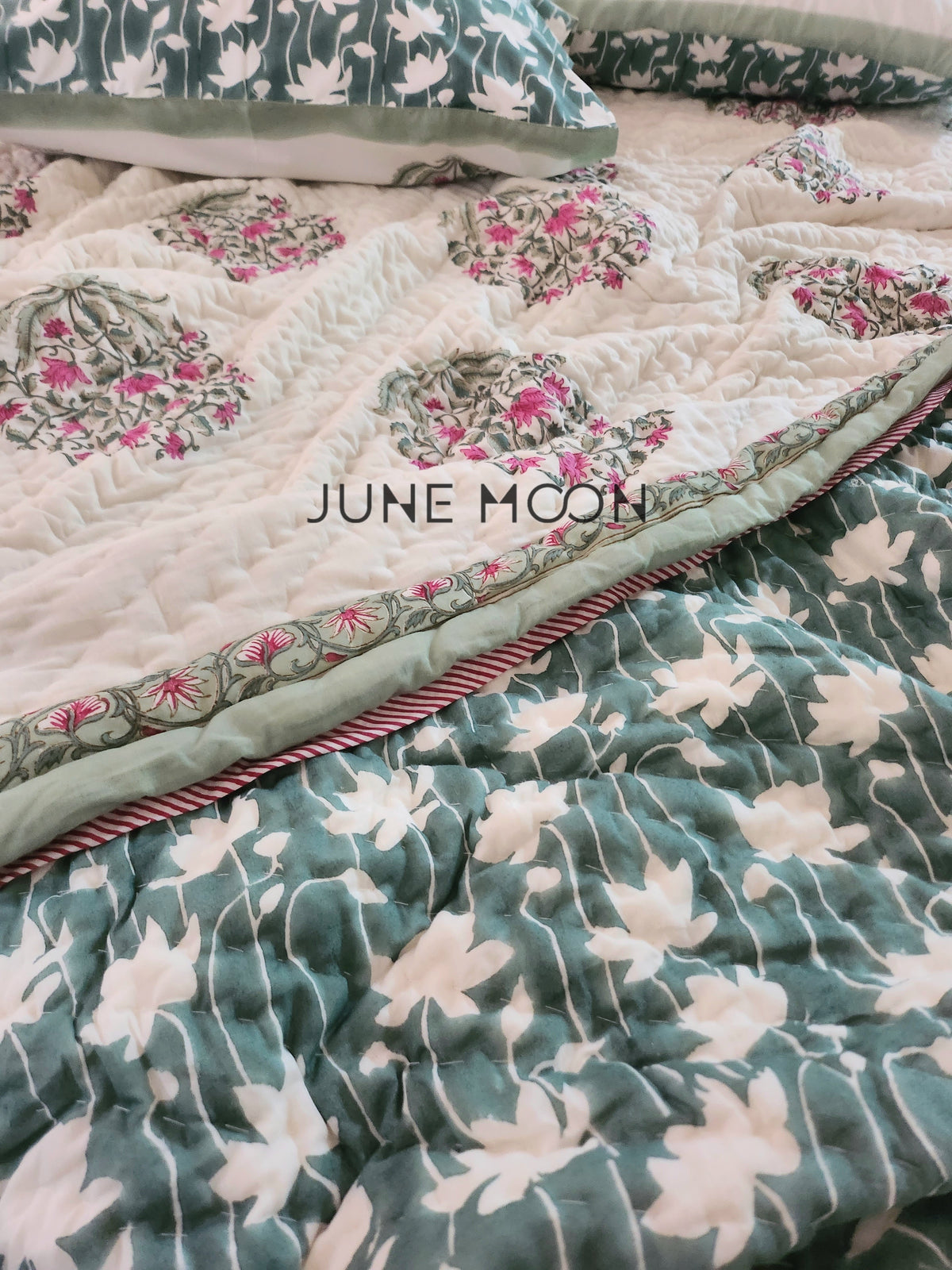 Nazaakat - Set of Quilt &amp; Bedsheet
