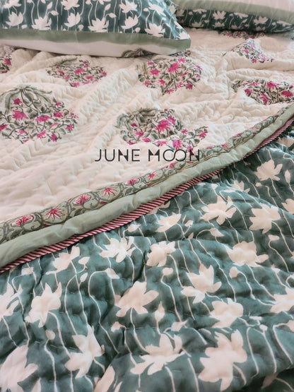 Nazaakat - Set of Quilt &amp; Bedsheet