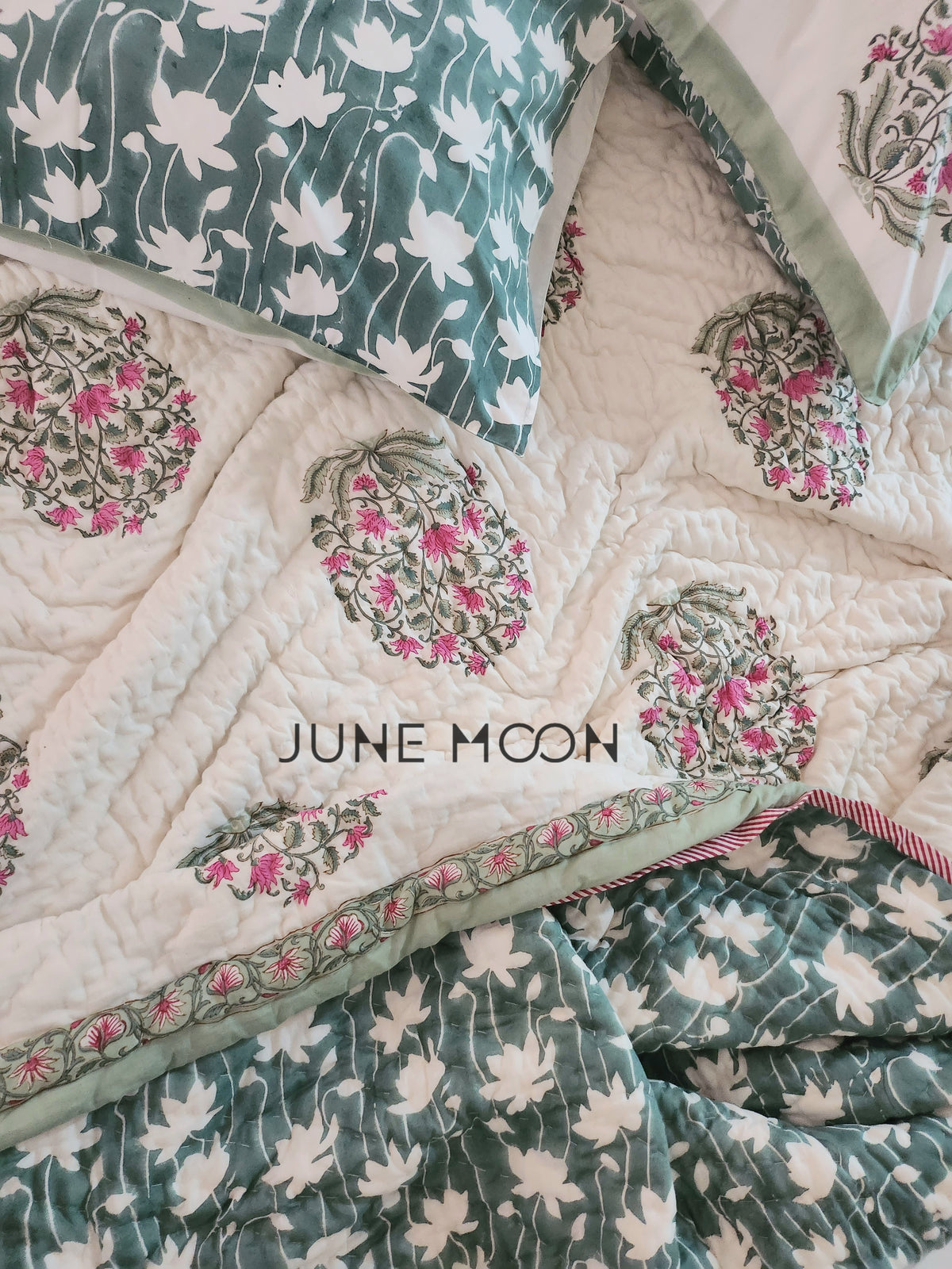 Nazaakat - Set of Quilt &amp; Bedsheet