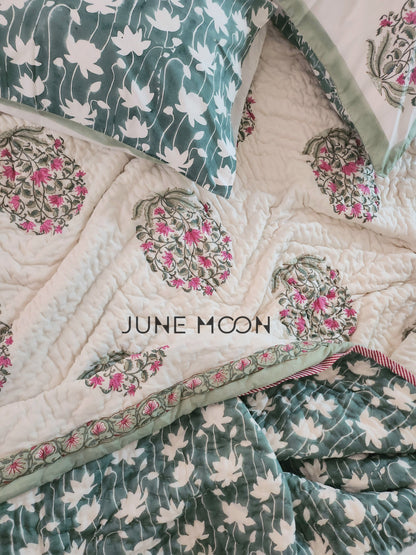 Nazaakat - Set of Quilt &amp; Bedsheet