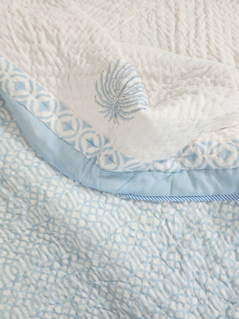 Regal Retreat - Set of Quilt & Bedsheet