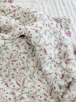 Load image into Gallery viewer, It&#39;s all Feminine - Set of Quilt &amp; Bedsheet

