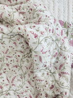 Load image into Gallery viewer, It&#39;s all Feminine - Set of Quilt &amp; Bedsheet
