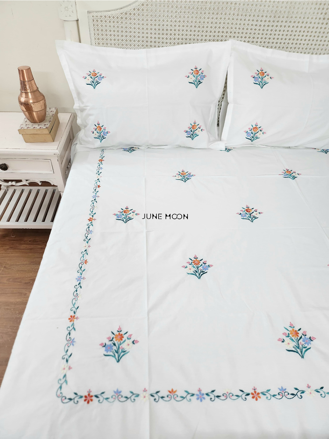 Daisy - Embroidered Bedsheet Set