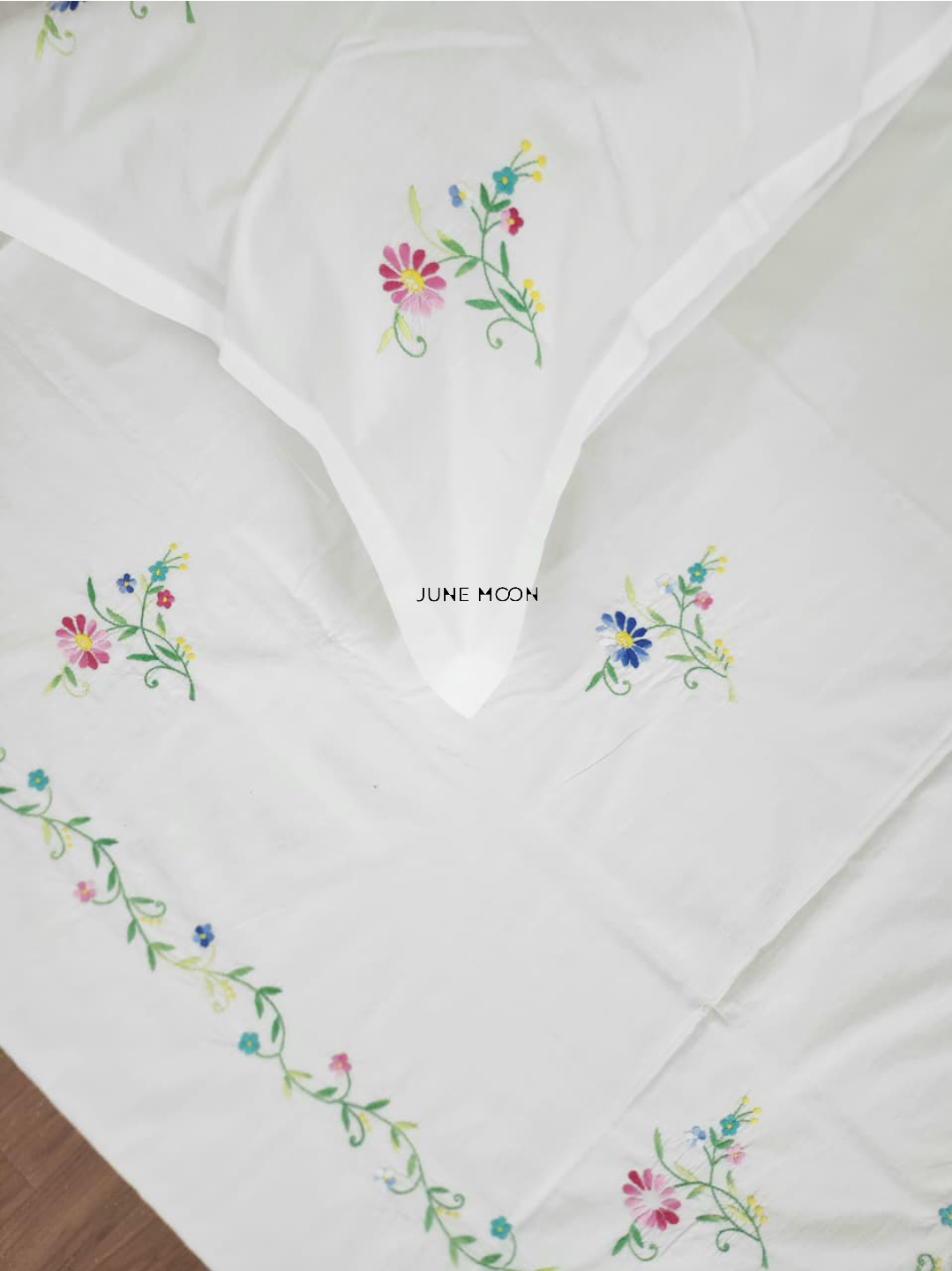 Julia - Embroidered Bedsheet Set