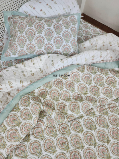 Summer House - Set of Quilt &amp; Bedsheet