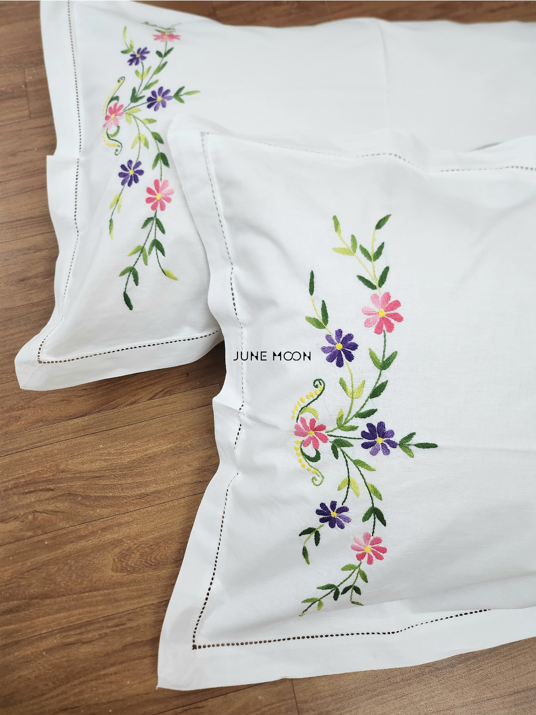 Bella - Set Of 2 Embroidered Pillow Cases