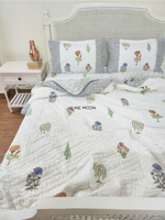 Load image into Gallery viewer, Core Hues - Set of Quilt &amp; Bedsheet
