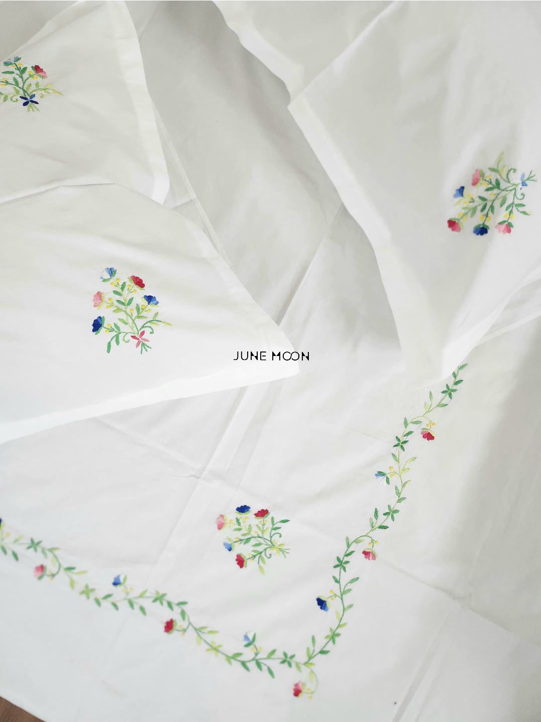 Anastasia - Embroidered Bedsheet Set