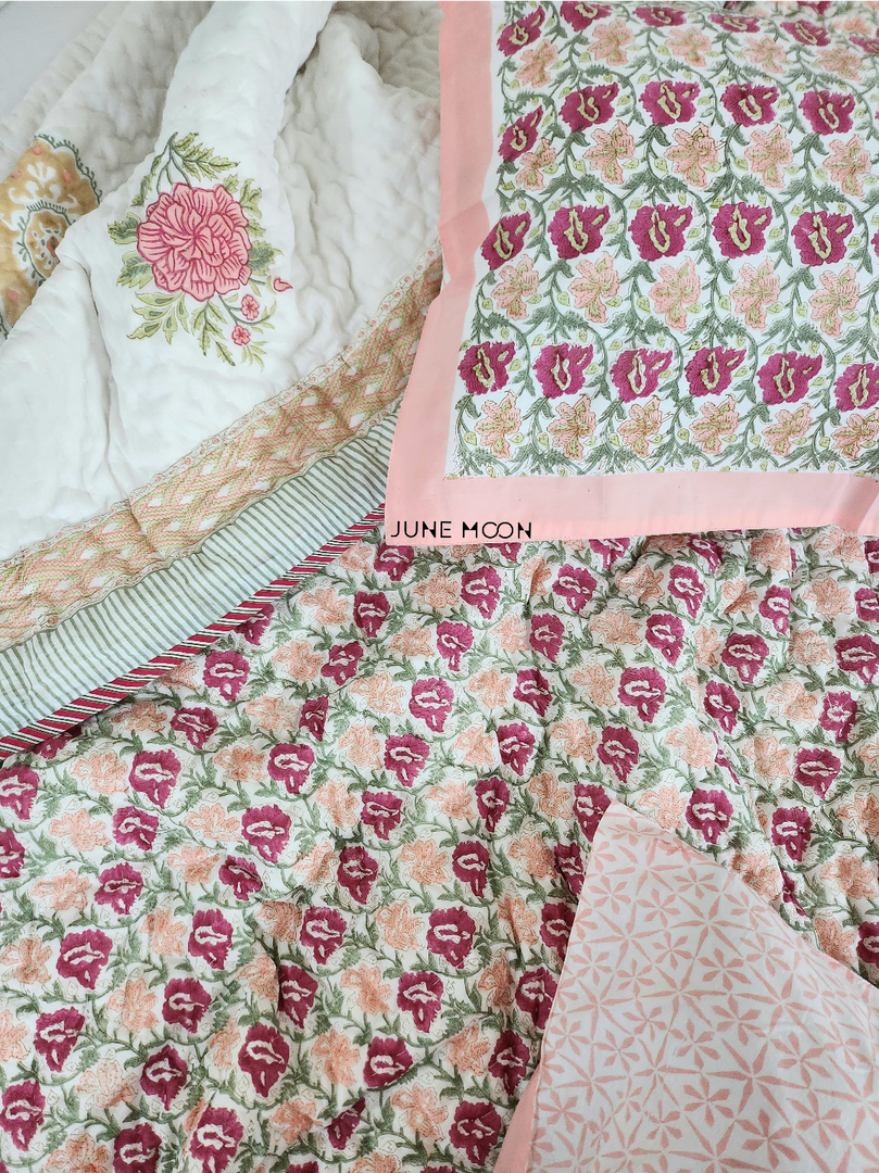 Roseate - Set of Quilt & Bedsheet