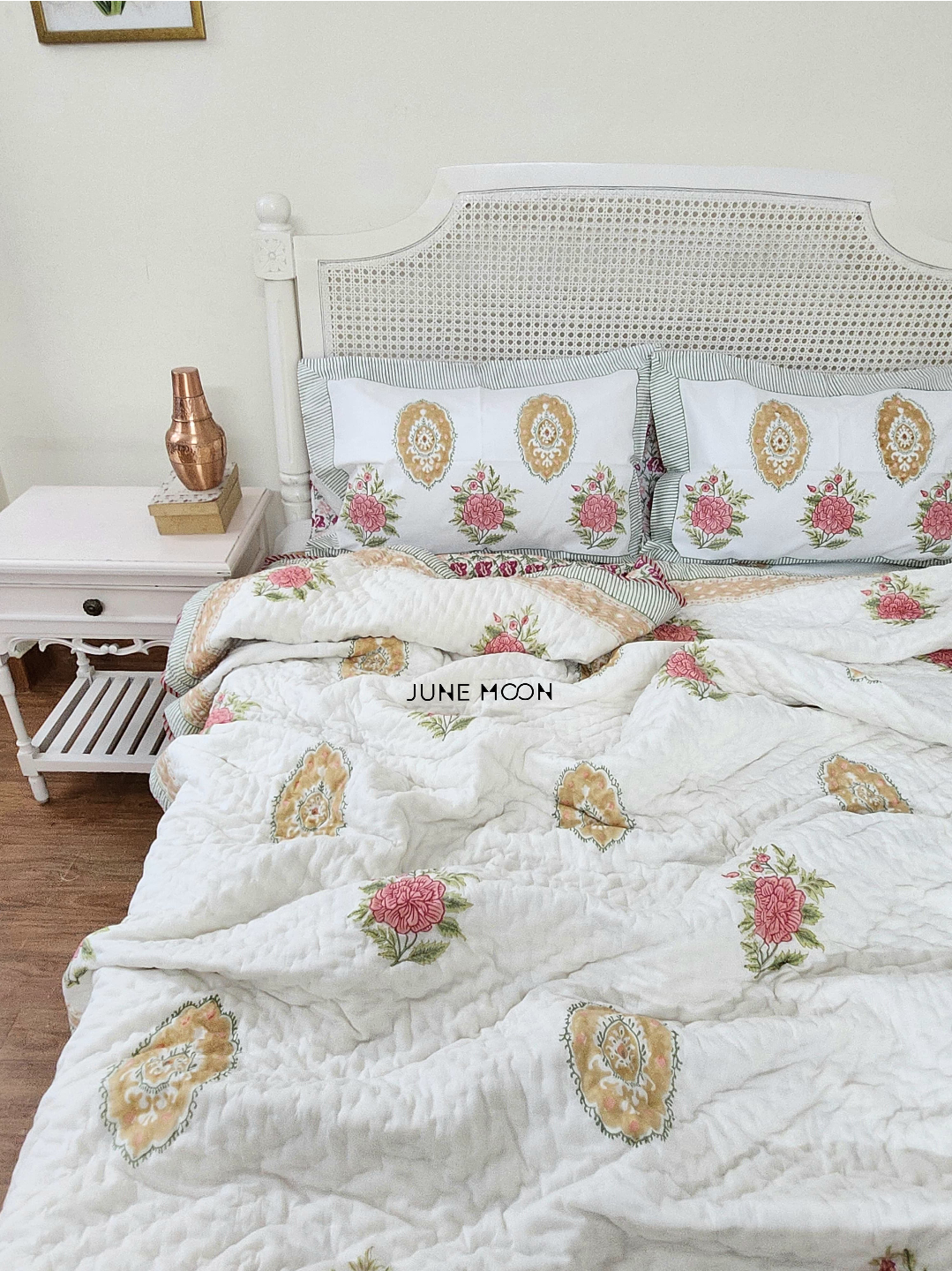 Gulab Mahal - Set of Quilt &amp; Bedsheet