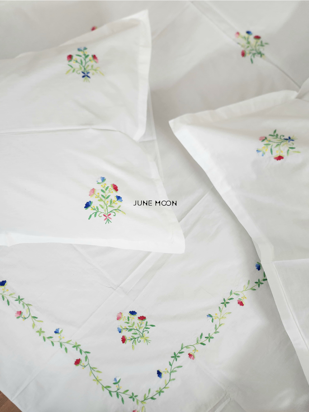 Anastasia - Embroidered Bedsheet Set