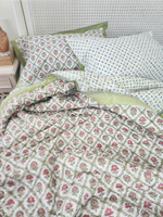 Load image into Gallery viewer, Manmohini - Set of Quilt &amp; Bedsheet