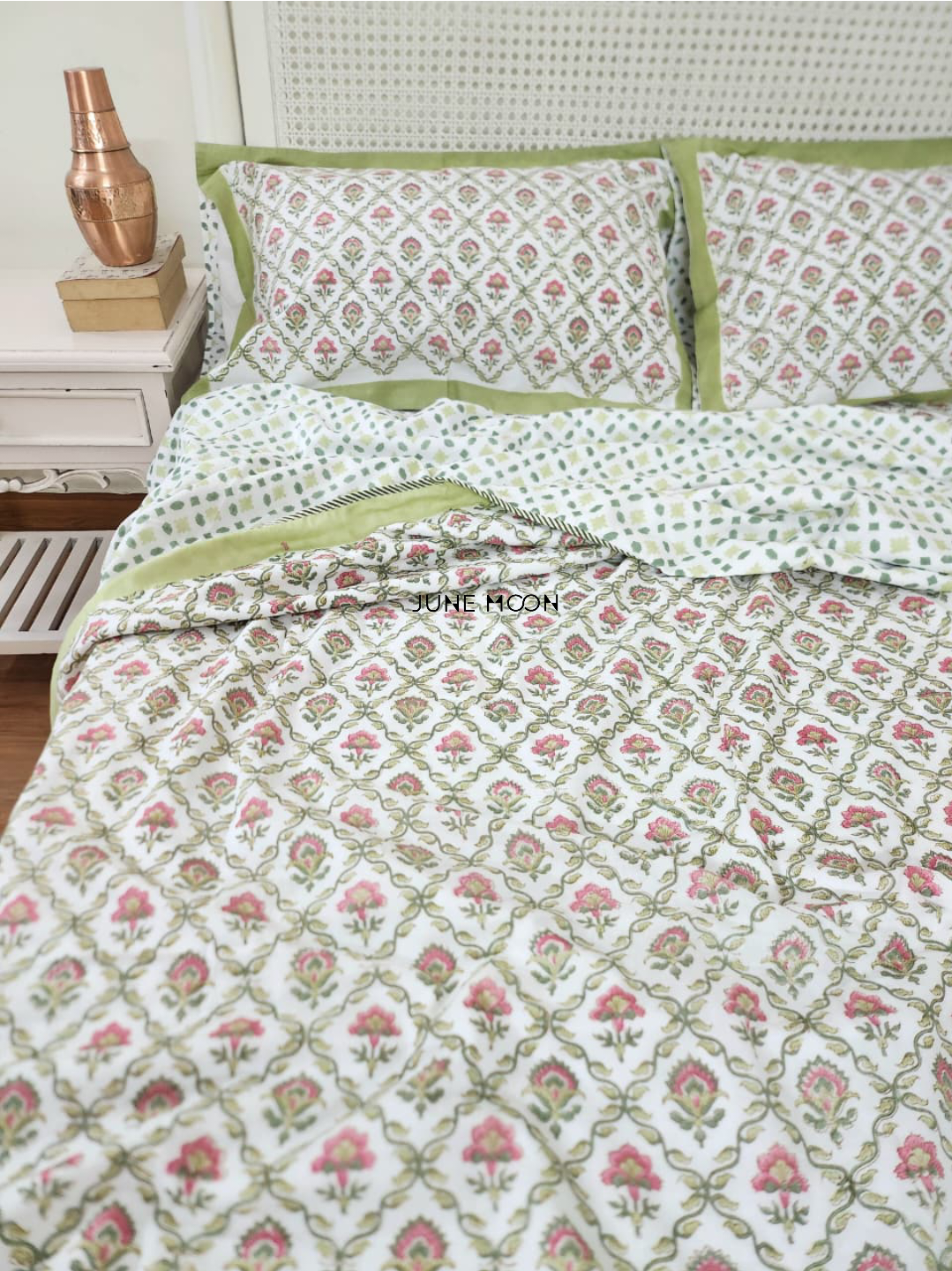 Manmohini - Set of Dohar &amp; Bedsheet