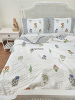 Load image into Gallery viewer, Core Hues - Set of Quilt &amp; Bedsheet

