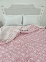 Load image into Gallery viewer, Shaam Gulaabi - Block Printed Muslin Quilt
