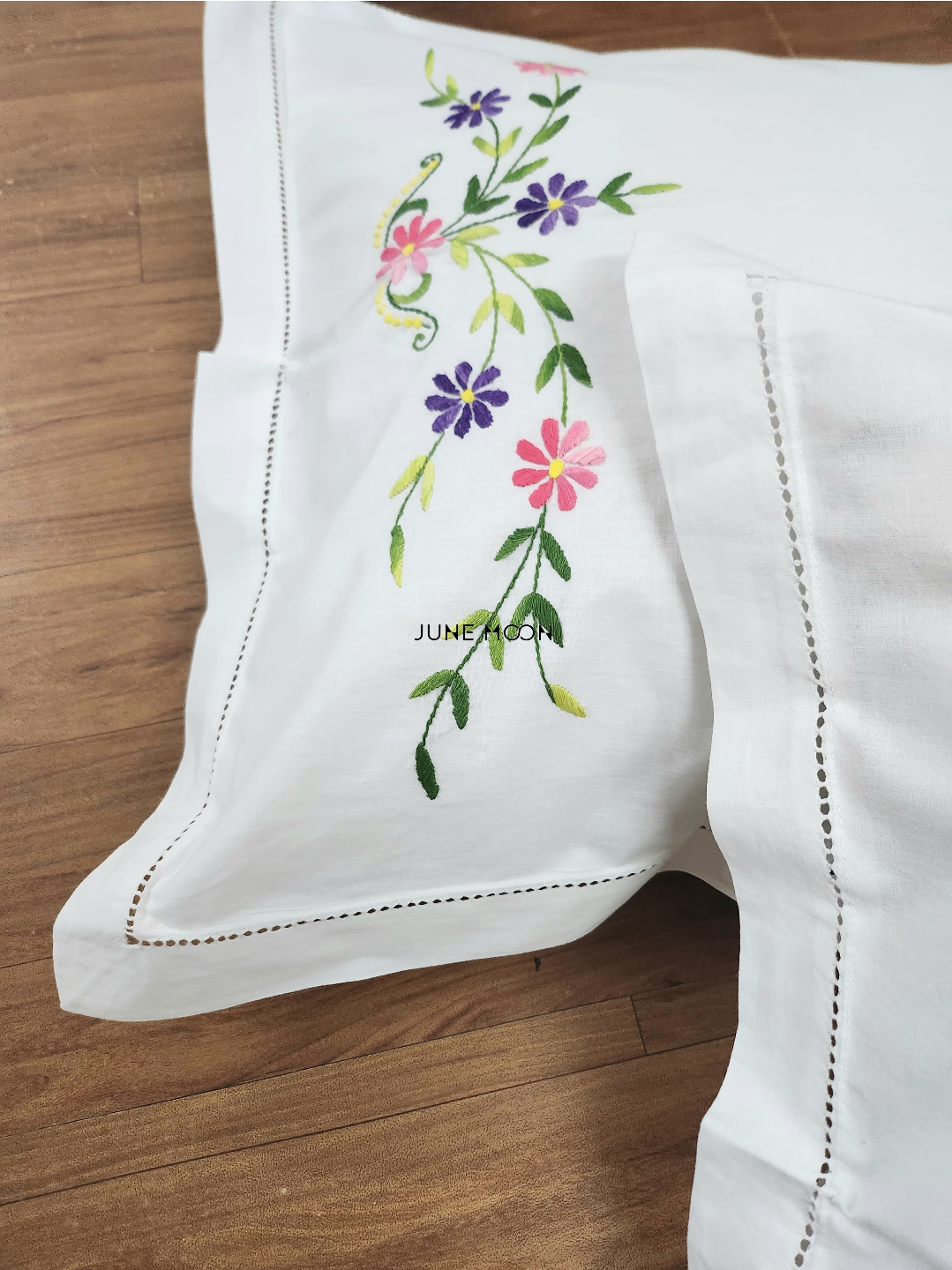 Bella - Set Of 2 Embroidered Pillow Cases