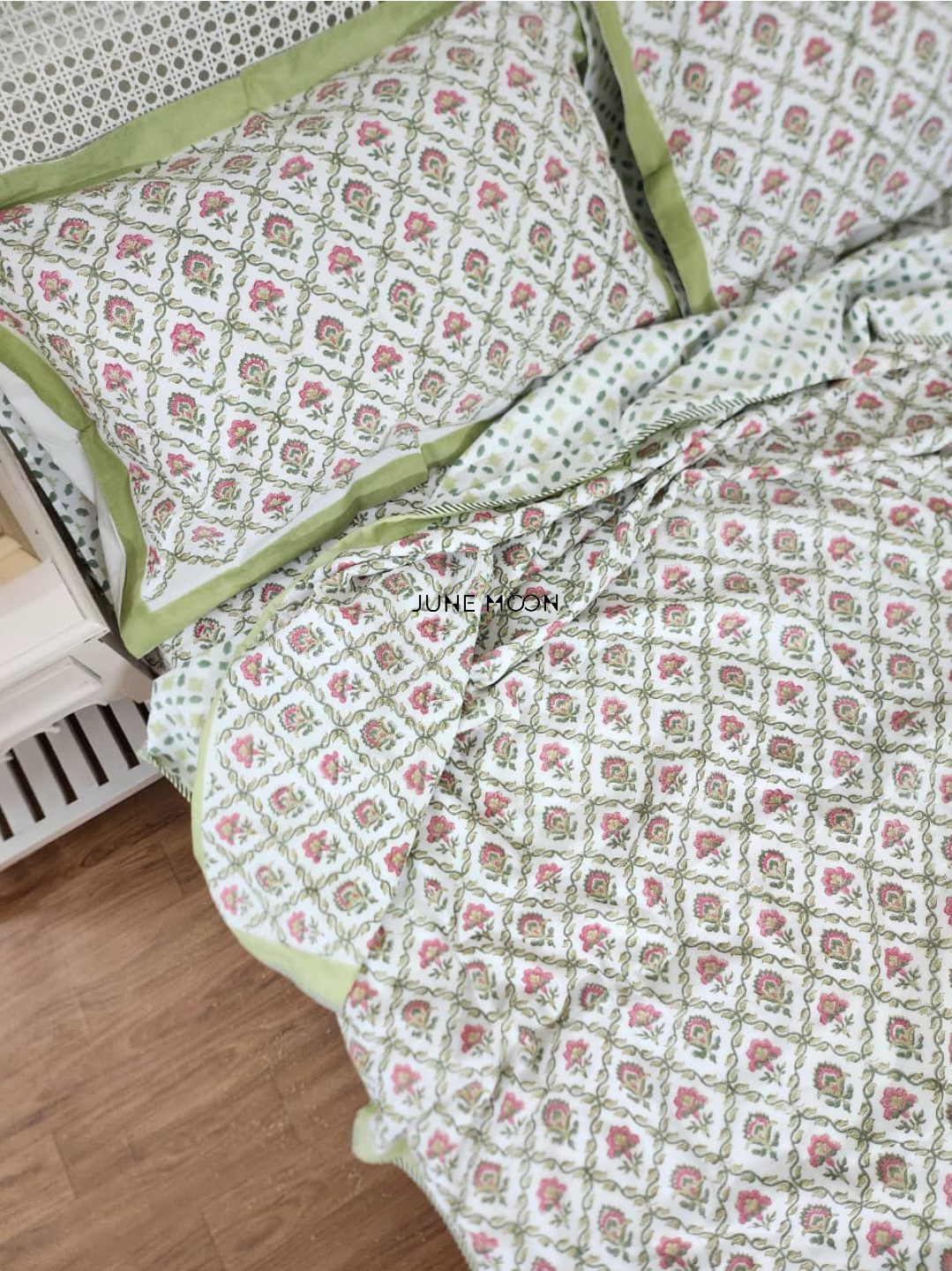 Manmohini - Set of Dohar &amp; Bedsheet