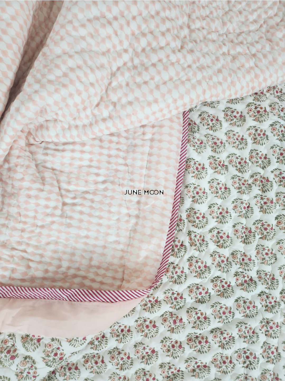Nikhaar - Set of Quilt &amp; Bedsheet