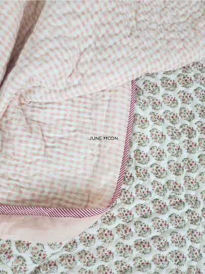 Nikhaar - Set of Quilt &amp; Bedsheet