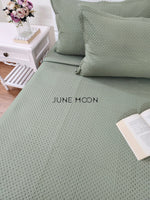 Load image into Gallery viewer, Jahaan - Quilted Bedcover Set
