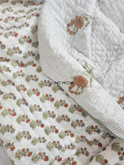Warm Roses - Set of Quilt & Bedsheet