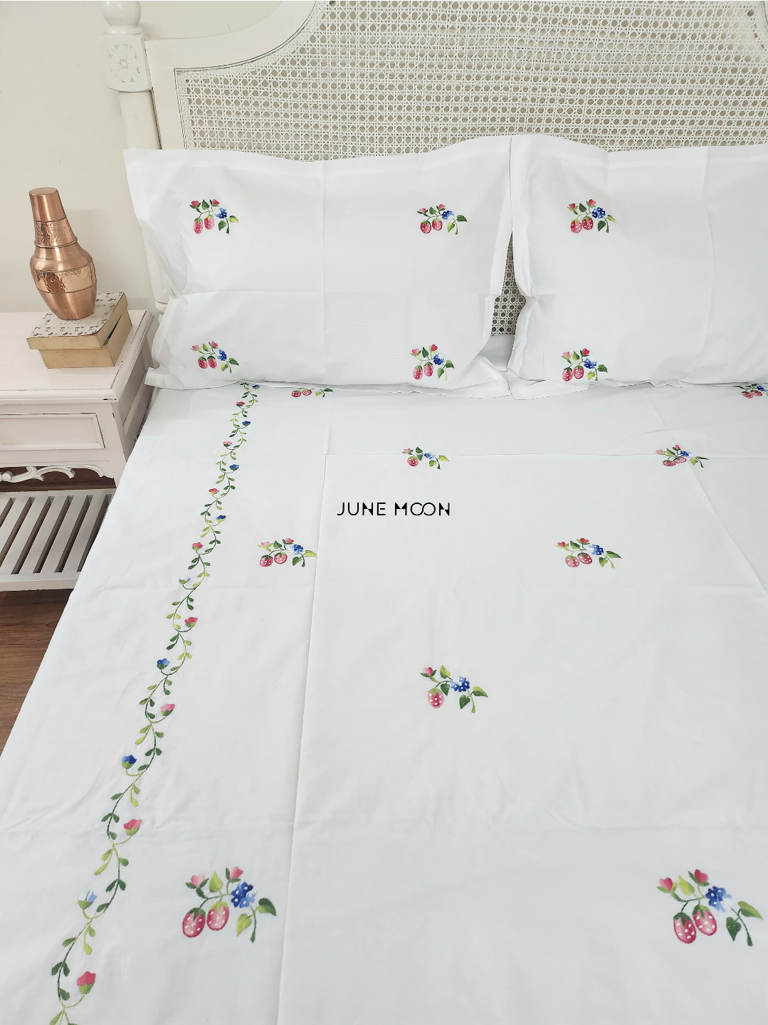 Cleo - Embroidered Bedsheet Set