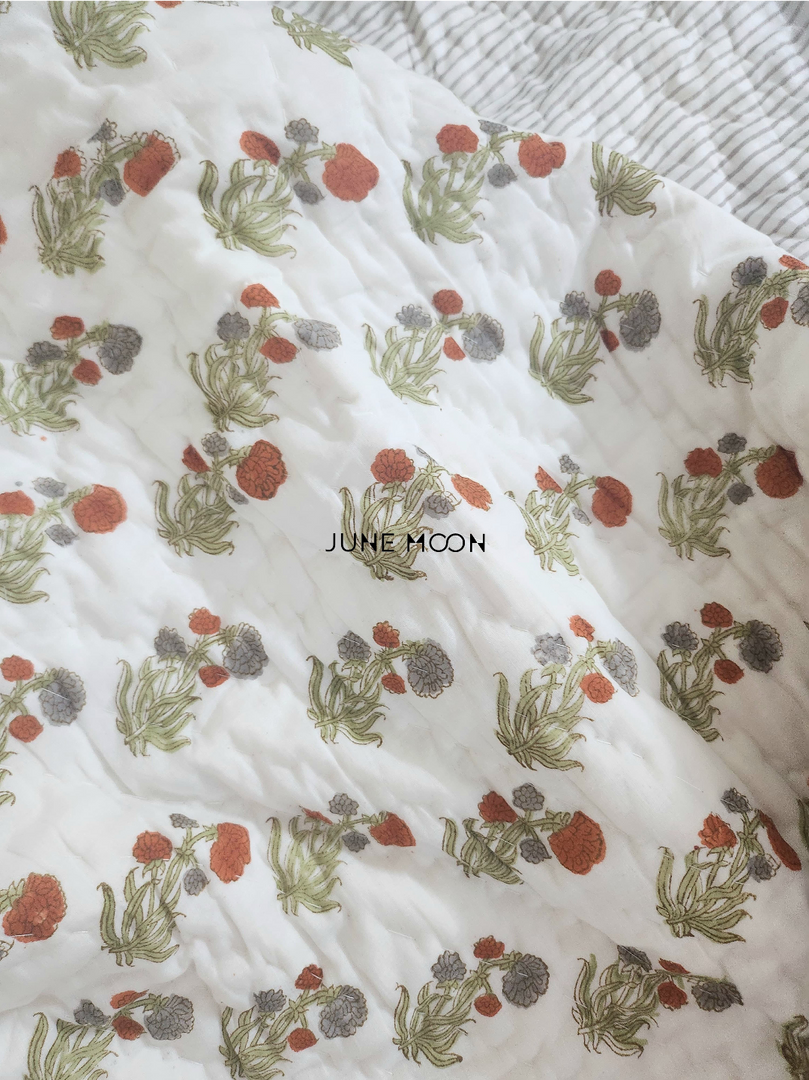 Warm Roses - Set of Quilt & Bedsheet