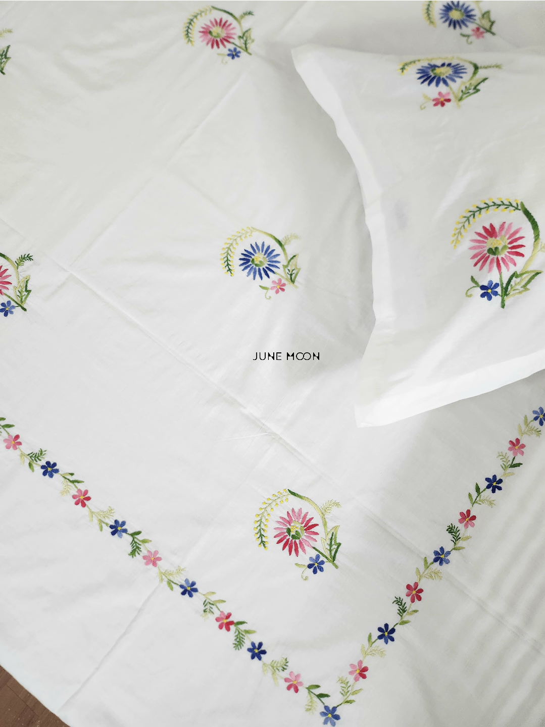 Penelope - Embroidered Bedsheet Set