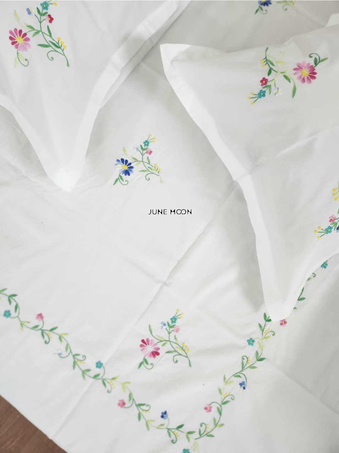 Julia - Embroidered Bedsheet Set