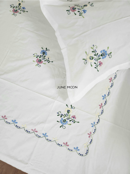 Adele - Embroidered Bedsheet Set