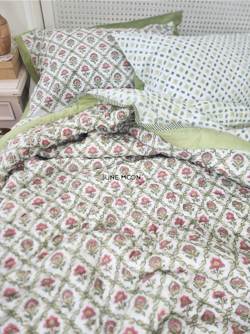 Manmohini - Set of Quilt & Bedsheet